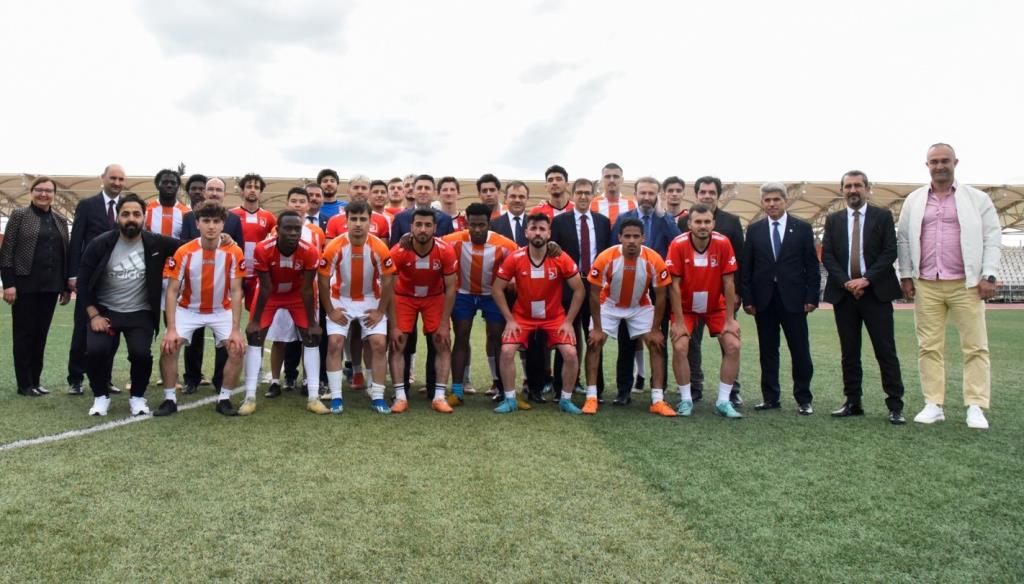 Bilecik Valisi Sayın Aygöl’den Üniversitemiz Futbol Takımına Ziyaret